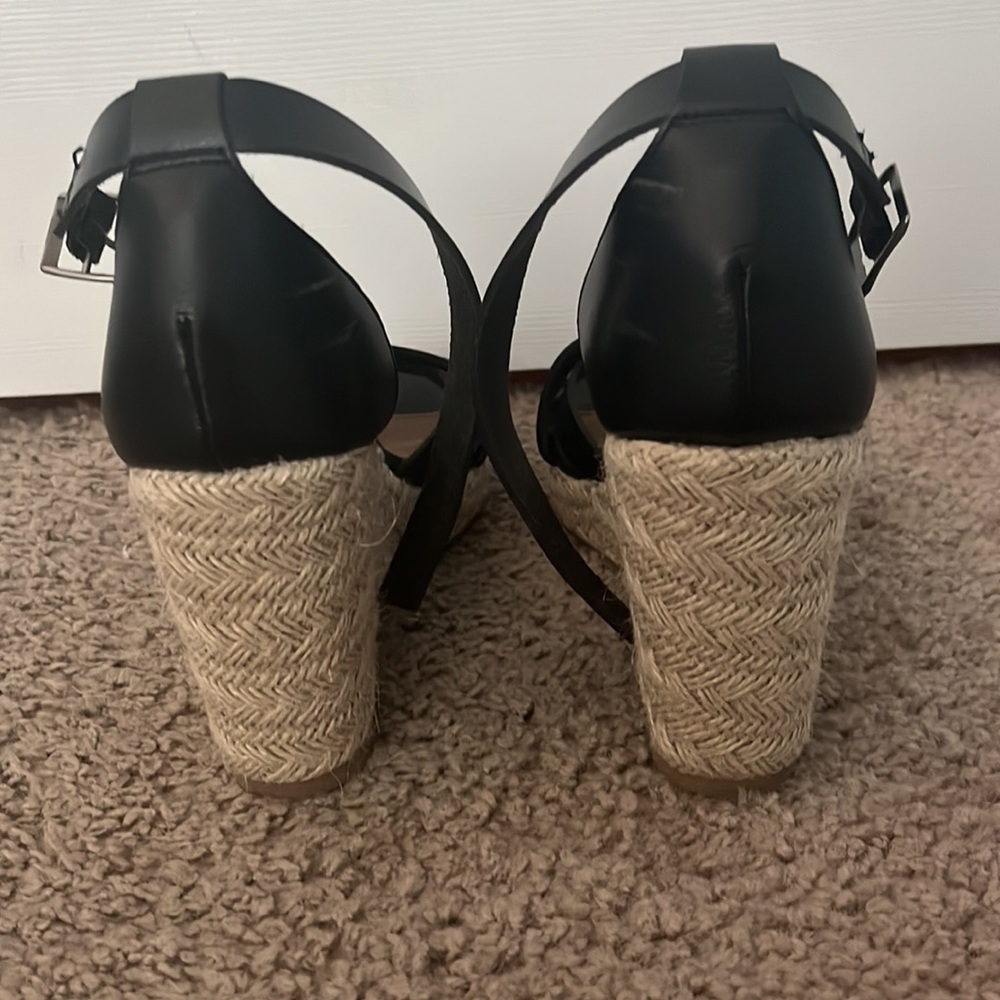 Time and Tru Black Wedges - Picture 3 of 6
